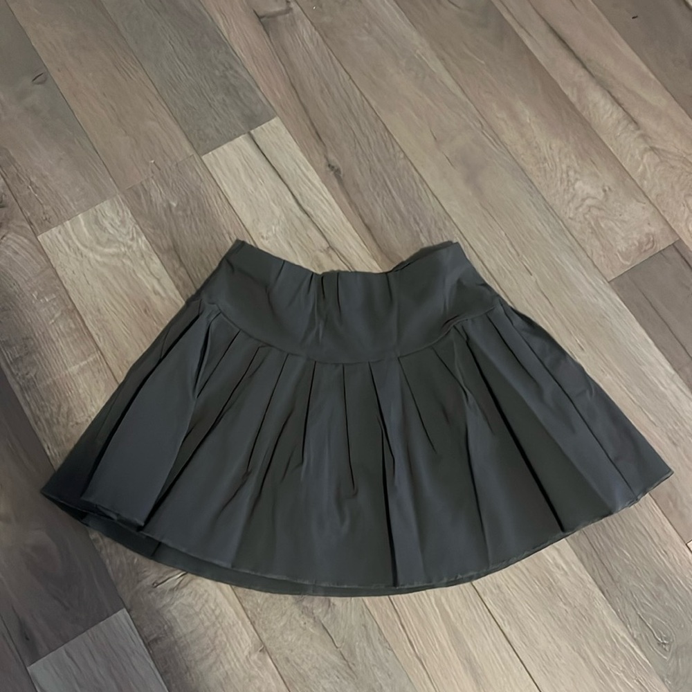 PLT Pleated gray mini skirt